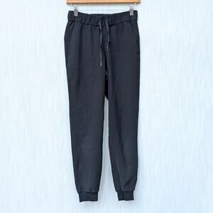 Lululemon W5BZDS Black On The Fly Jogger Tapered Leg Mid-rise Pants, size 2